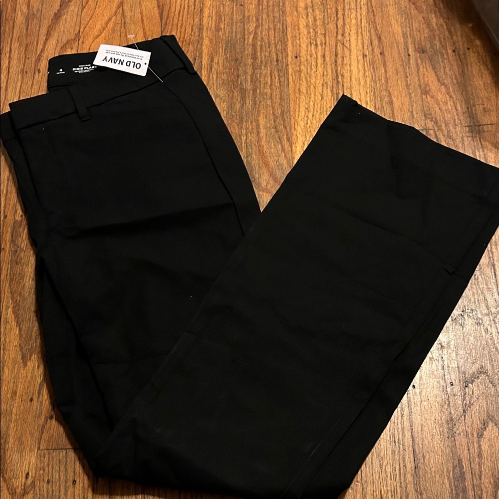 Old Navy Women’s Pixie Cut Flare Pants